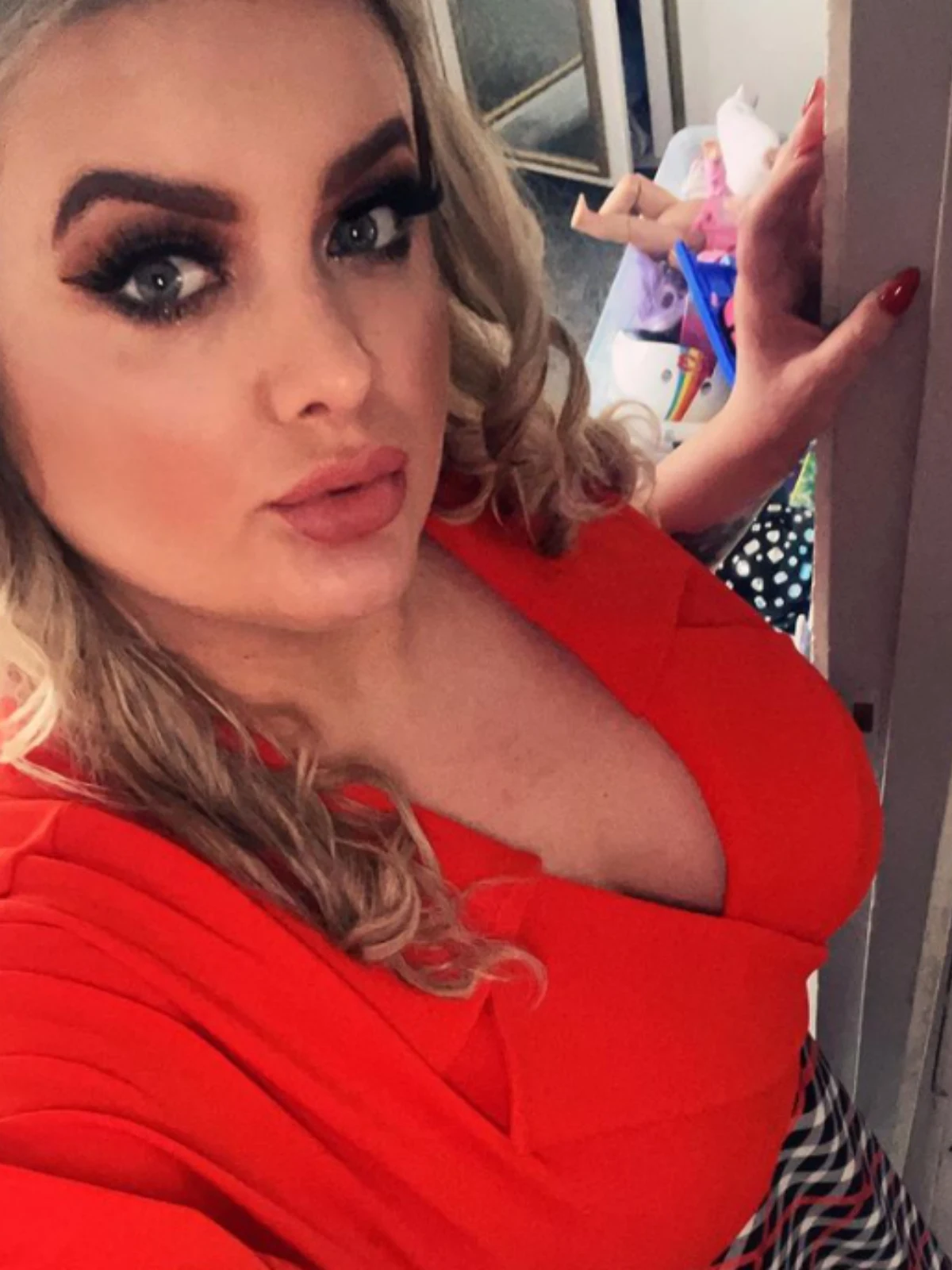 https://www.instagram.com/karolinaplachimowicz1991/ https://www.instagram.com/karolinaplachimowicz1991/