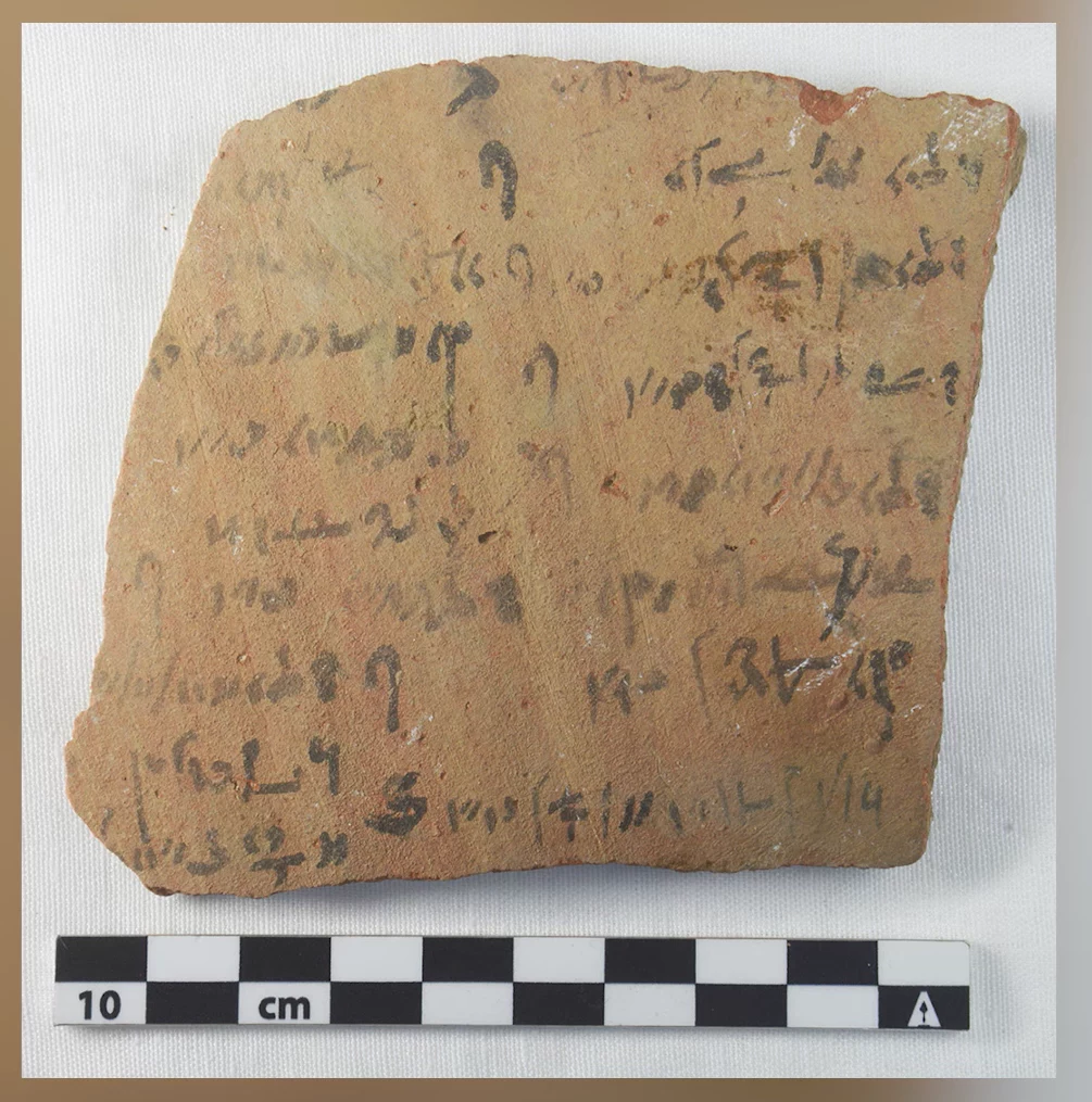 18 tysięcy notatek, zapisanych na ostrakach, odkryli archeolodzy w Egipcie