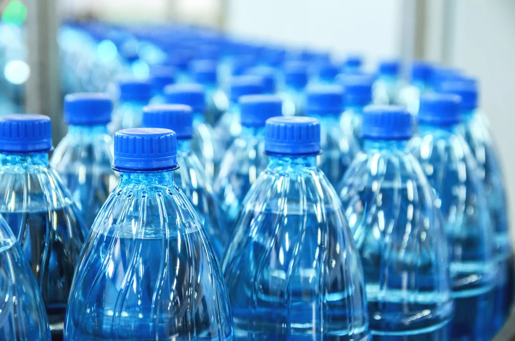 Plastikowych butelek po wodzie nie można zbyt długo wykorzystywać