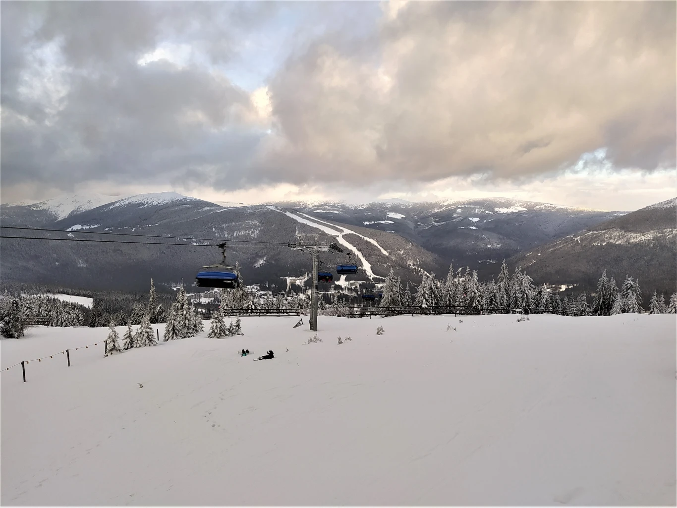 W Szpindlerowym Młynie wyciągi znajdują się m.in. na górach Svaty Petr, Hromowka, Medvedin i w przysiółku Horní Mísečky W Szpindlerowym Młynie wyciągi znajdują się m.in. na górach Svaty Petr, Hromowka, Medvedin i w przysiółku Horní Mísečky
