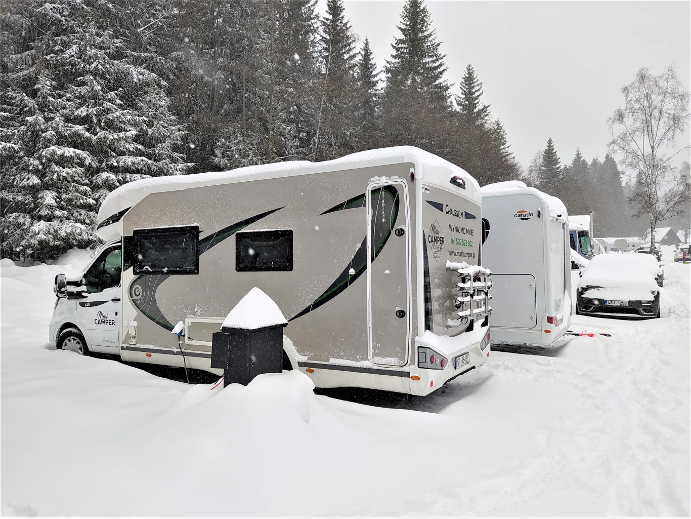 Coraz więcej osób przyjeżdża w tę część gór kamperami. Również wynajmowanymi Coraz więcej osób przyjeżdża w tę część gór kamperami. Również wynajmowanymi