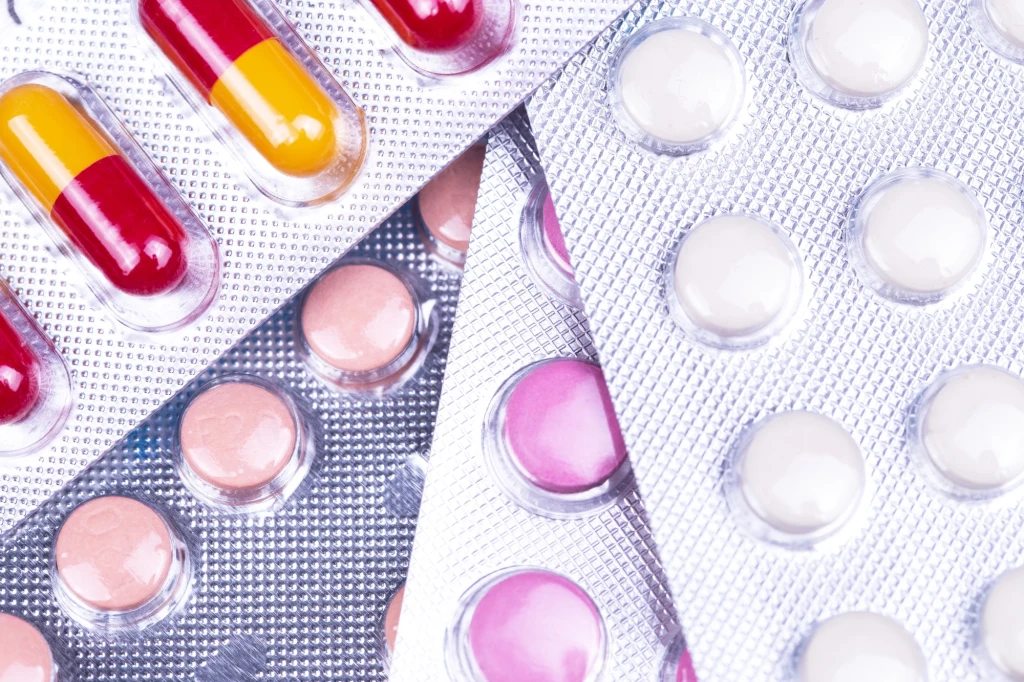 Famotydyna znajduje się w apteczkach wielu Polaków. Obniża wydzielanie kwasu solnego w żołądku Famotydyna znajduje się w apteczkach wielu Polaków. Obniża wydzielanie kwasu solnego w żołądku