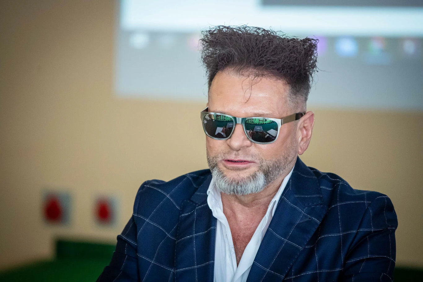 Krzysztof Rutkowski od lat słynie z niekonwencjonalnego stylu bycia