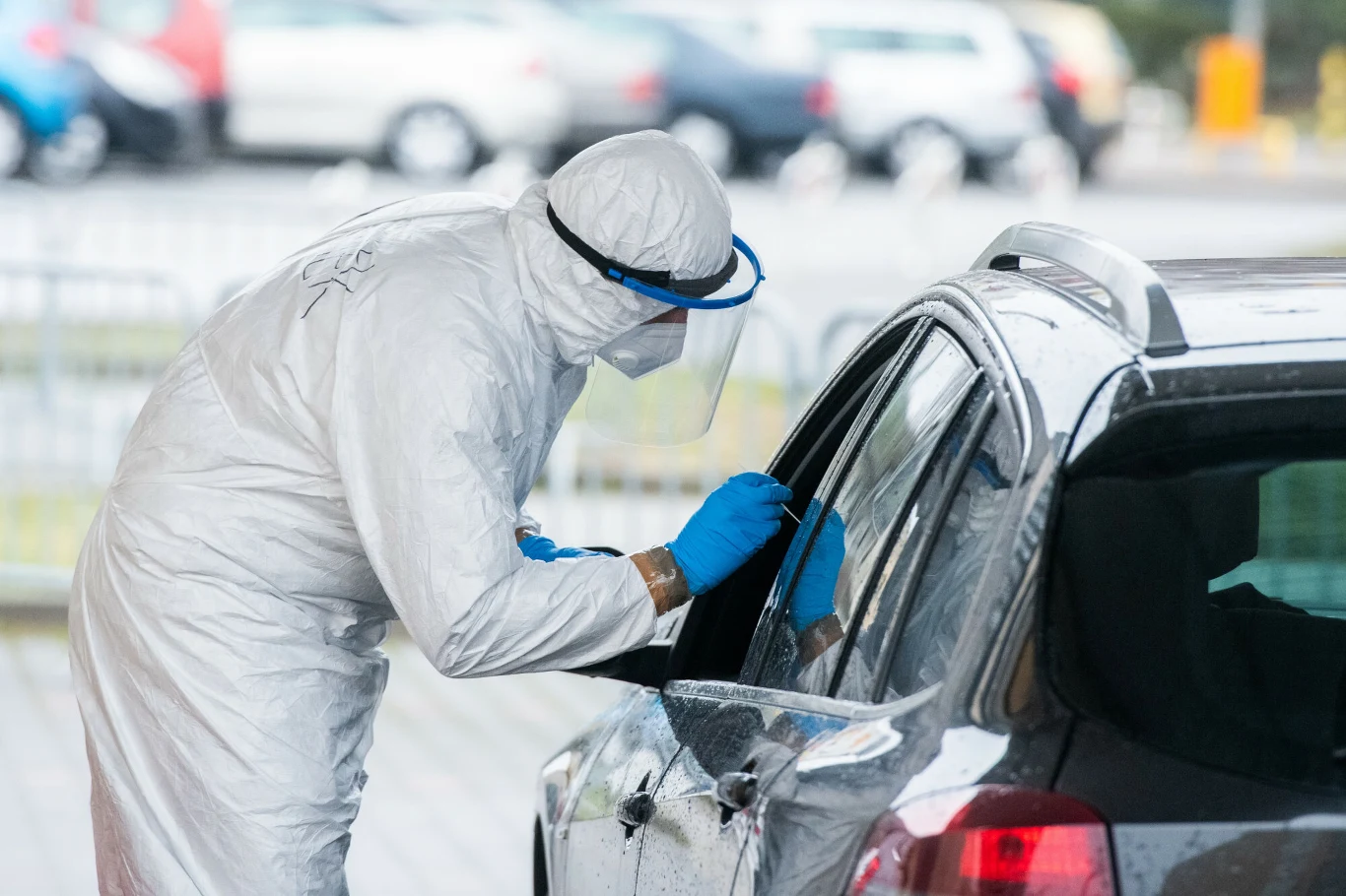 Pobieranie wymazów; zdj. ilustracyjne Pobieranie wymazów; zdj. ilustracyjne