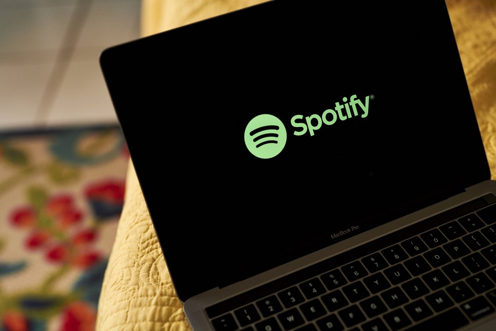 Spotify, zdaniem twórców, za mało płaci im za odtworzenia