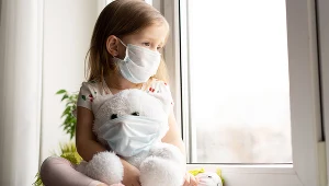 Omikron. Objawy typowe i nietypowe u dzieci 