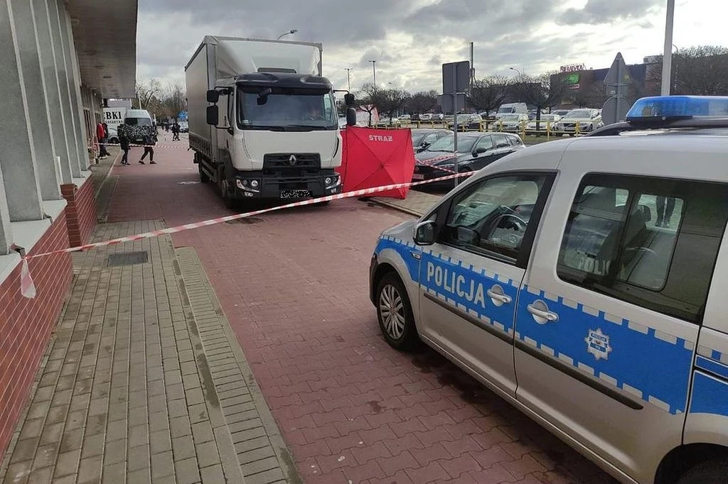 Policjanci pod nadzorem Prokuratury Rejonowej w Sieradzu będą ustalać okoliczności śmiertelnego potrącenia 74-latki przy pawilonach na Alei Grunwaldzkiej