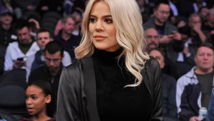 Khloé Kardashian znów kusi. Zapozowała w opinającym ciało kombinezonie!