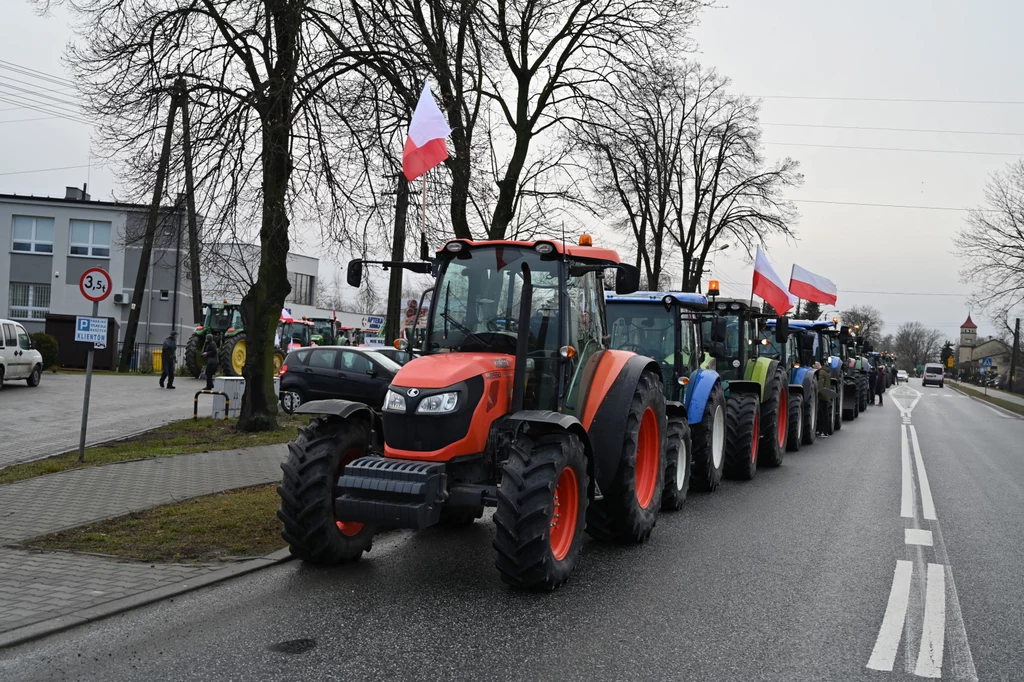 W wielu miejscach rolnicy blokują drogi