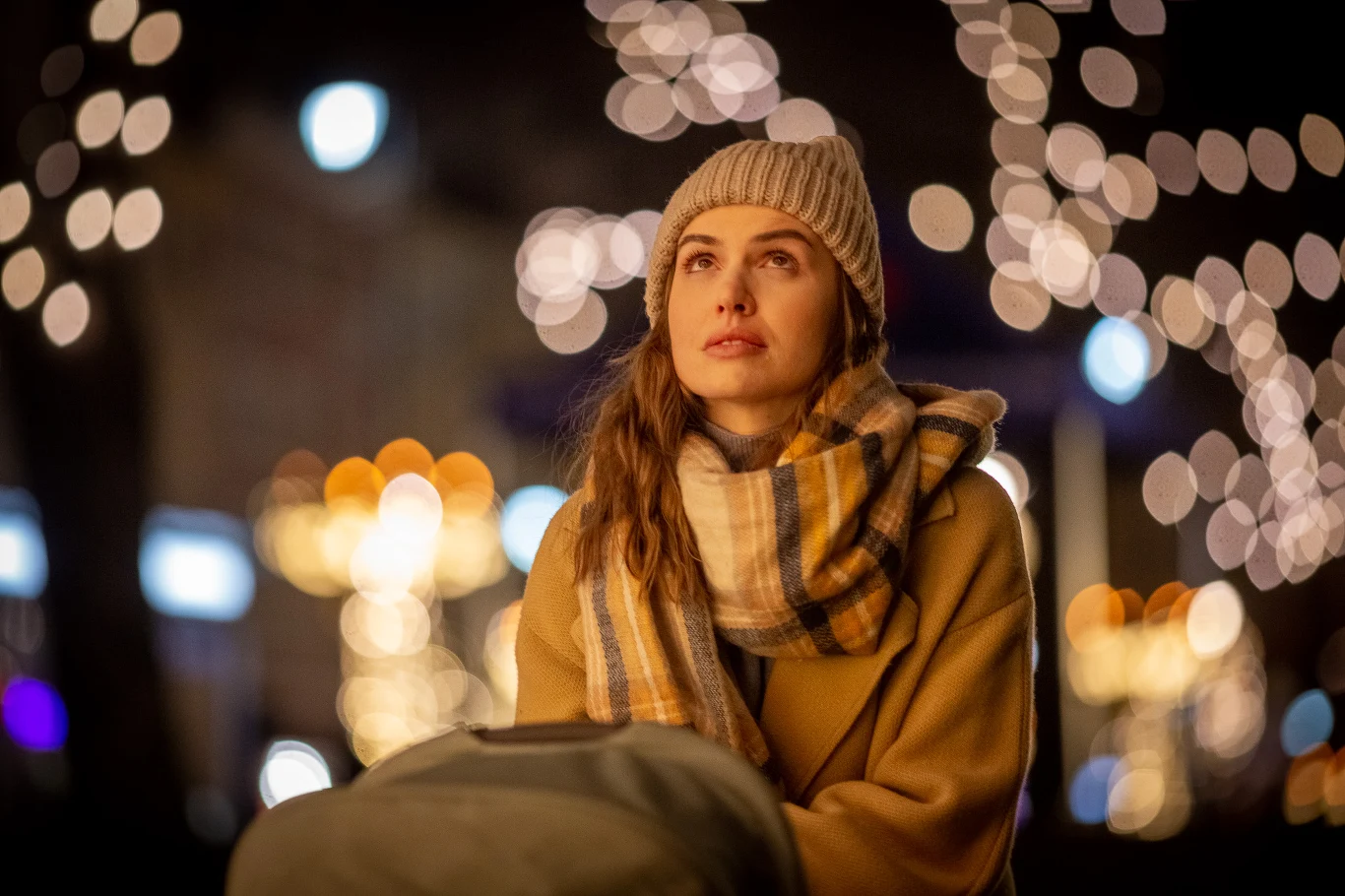 "To film zwyczajnie nadzwyczajny. Ma w sobie elementy ambitnego kina rozrywkowego, które dojrzale i jednocześnie z przymrużeniem oka wiele mówi o polskiej współczesności" - przekonuje Saramonowicz, który jest też autorem scenariusza.