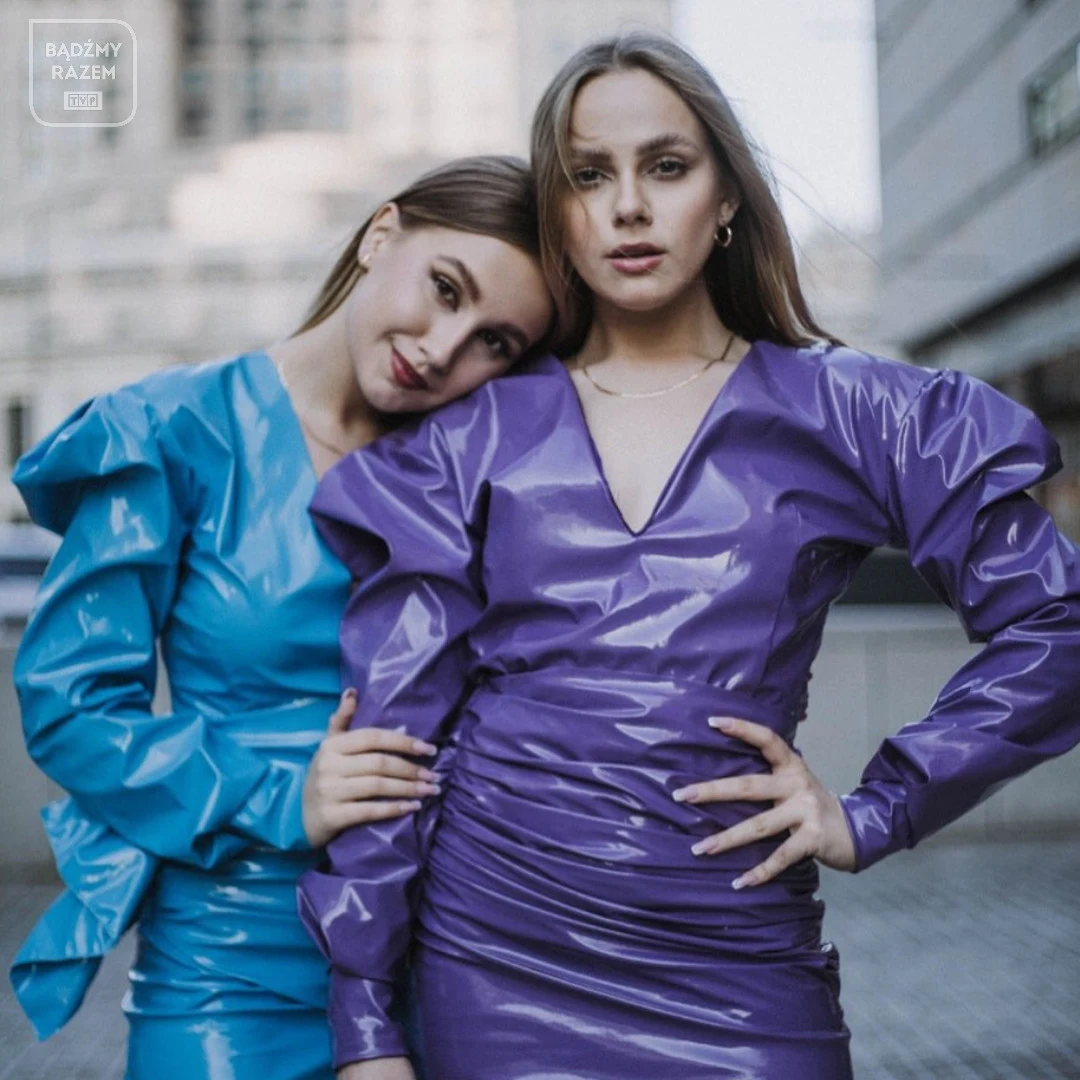 Siostry Szlachta to bliźniaczki - Julia i Wiktoria, które swoimi głosami oczarowały Marylę Rodowicz. W 2019 roku zmierzyły się z jej repertuarem i wygrały odcinek "Szansy na Sukces" z udziałem królowej polskiej estrady. Ogólnopolski rozgłos zyskały dzięki występom w ramach Wakacyjnej Trasy Dwójki oraz podczas Sylwestra Marzeń w Zakopanem. W 2020 roku wystąpiły w koncercie "Debiuty" na deskach opolskiego amfiteatru z utworem "Na niby". W tym samym roku po raz pierwszy spróbowały swoich sił w eliminacjach do Eurowizji. W konkursie wykonają piosenkę "Drogowskazy".