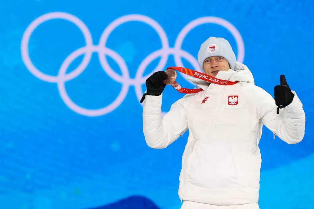 Dawid Kubacki z brązowym medalem igrzysk olimpijskich w Pekinie. Jedynym polskiej ekipy Dawid Kubacki z brązowym medalem igrzysk olimpijskich w Pekinie. Jedynym polskiej ekipy