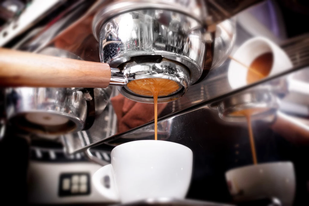 Ekspres do kawy można odkamienić kwaskiem cytrynowym czy octem