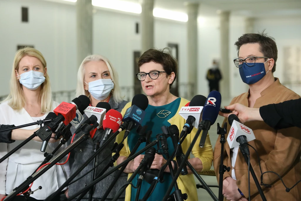 Opozycja apeluje o weto prezydenta ws. "lex Czarnek" Opozycja apeluje o weto prezydenta ws. "lex Czarnek"