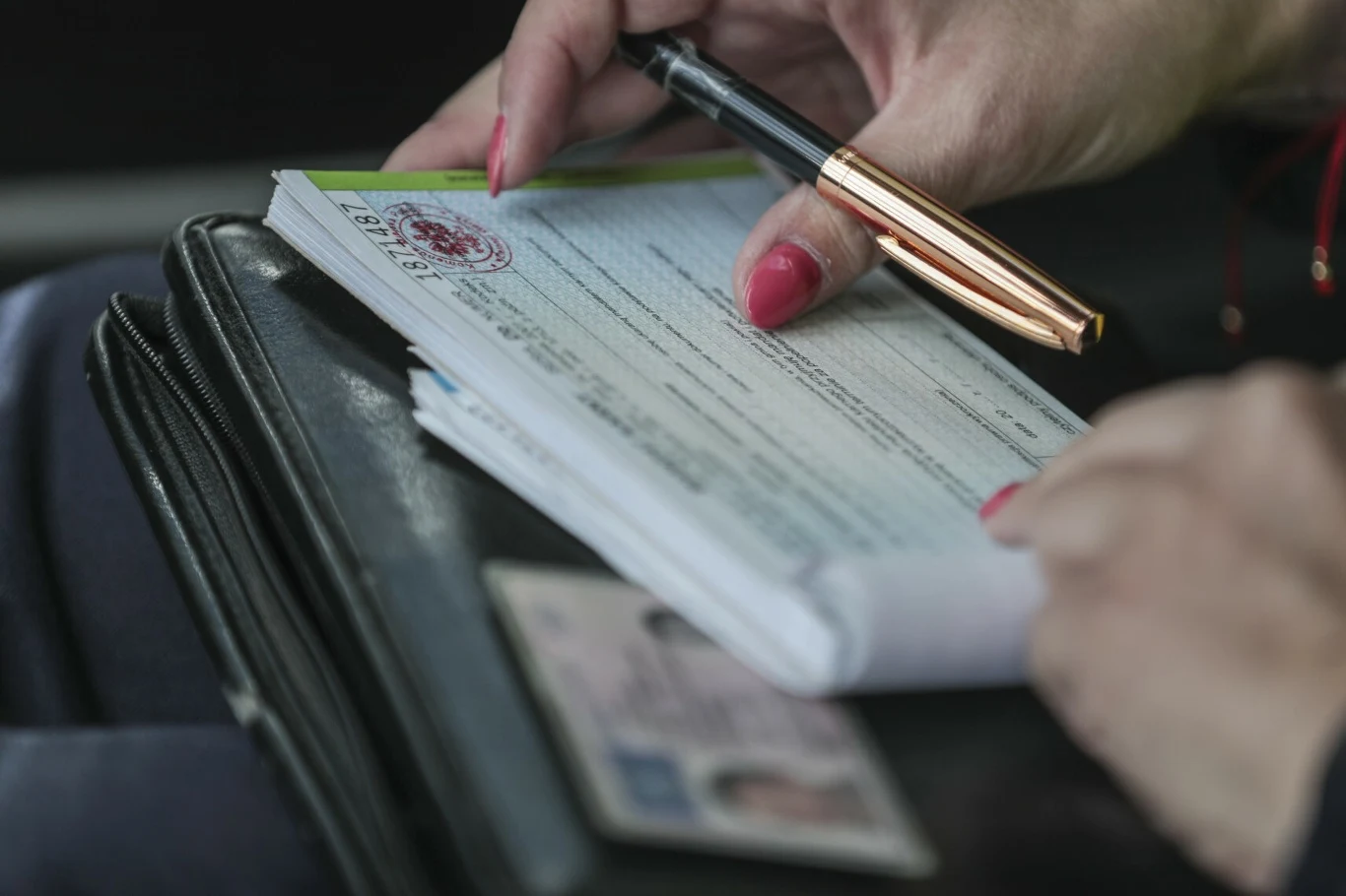 Na ulicy Pszczyńskiej w Katowicach kierowca Fiata Ducato spowodował karambol uszkadzając 6 aut. Dostał 5000 zł mandatu Na ulicy Pszczyńskiej w Katowicach kierowca Fiata Ducato spowodował karambol uszkadzając 6 aut. Dostał 5000 zł mandatu