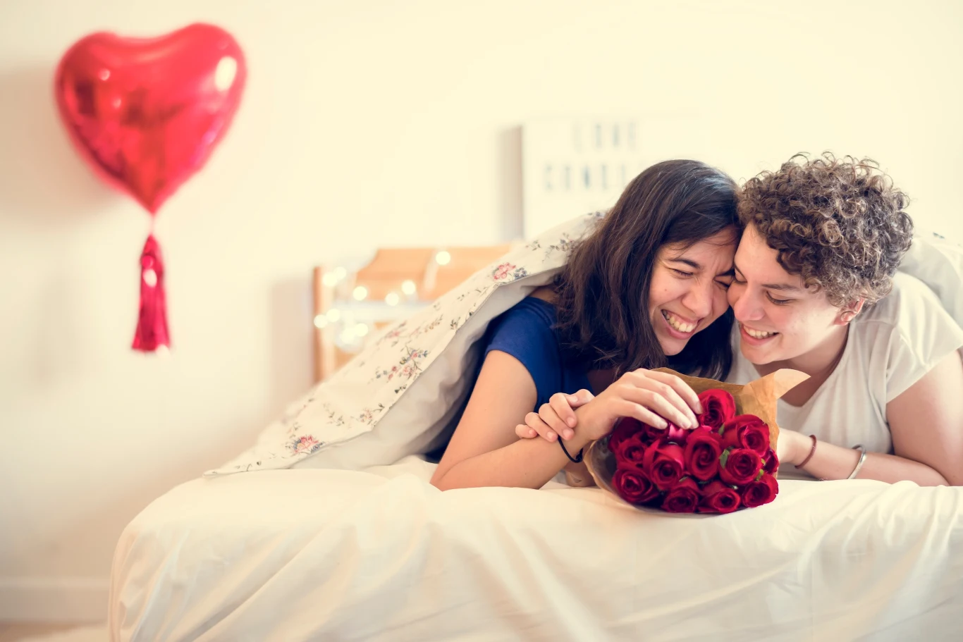 Pary nieheteronormatywne nawet w walentynki nie mają łatwo, aby świętować swoją miłość Pary nieheteronormatywne nawet w walentynki nie mają łatwo, aby świętować swoją miłość