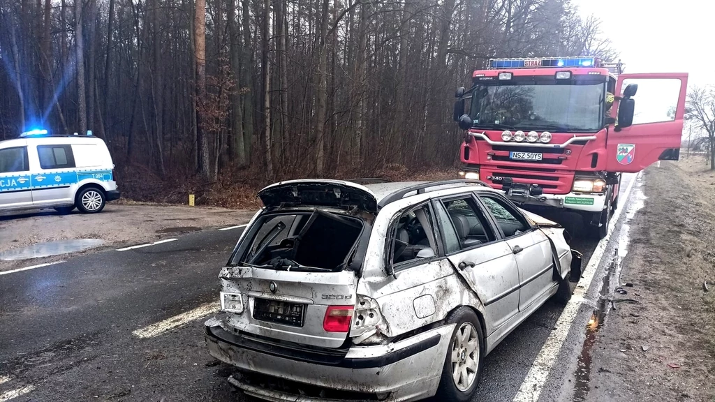 Za drugim razem 42-latek rozbił BMW, a sam trafił do szpitala. Jak wyjdzie, trafi przed sąd