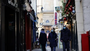 Obowiązek noszenia maseczek wprowadzono w Hiszpanii w grudniu 2021 roku