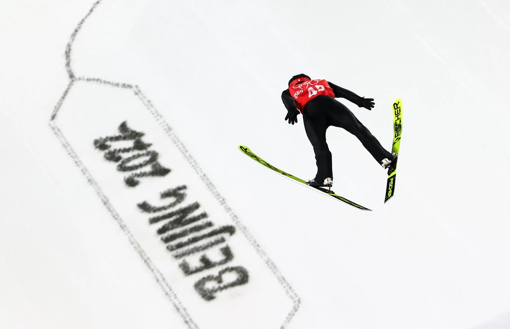 Zhangjiakou, Chiny, 10.02.2022. Zimowe Igrzyska Olimpijskie - Pekin 2022. Polak Kamil Stoch podczas treningu na dużej skoczni przed sobotnim konkursem indywidualnym w Zhangjiakou, 10 bm. (js) PAP/Grzegorz Momot