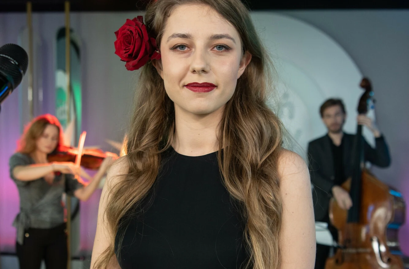Karolina Lizer będzie reprezentować Polskę podczas Eurowizji? Karolina Lizer będzie reprezentować Polskę podczas Eurowizji?