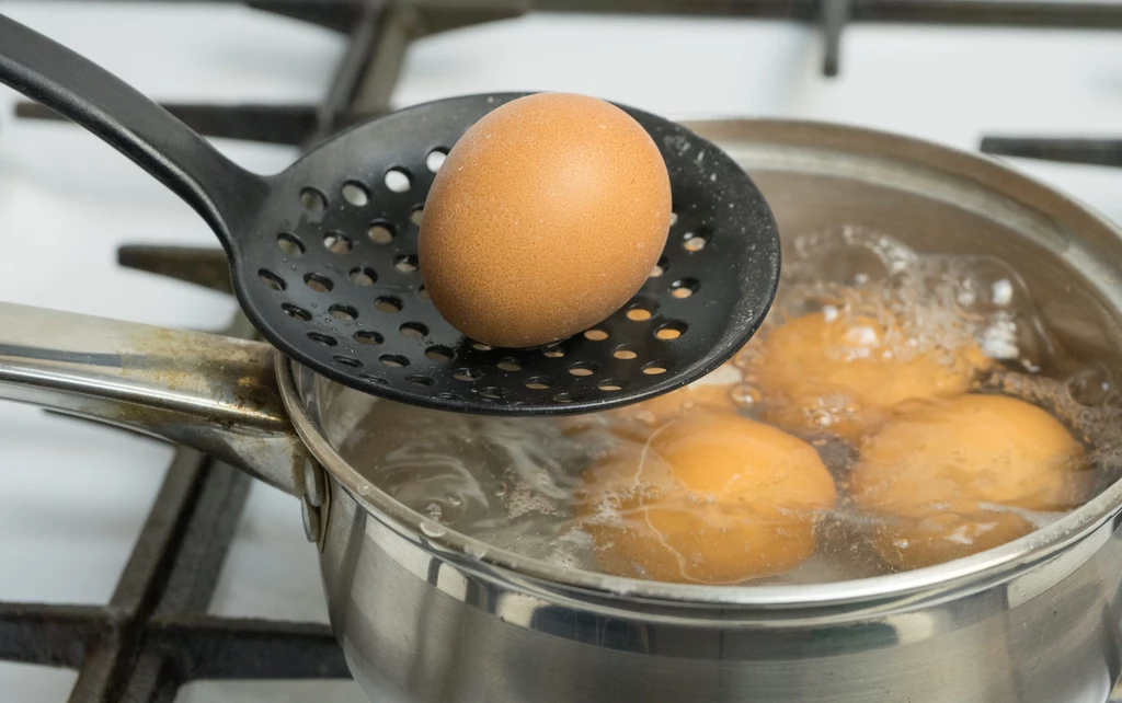 Jajka ugotowane na miękko można przechowywać w lodowce maksymalnie dwa dni