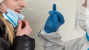 Punkt poboru próbek do testów na COVID-19 w Szpitalu Wojskowym w Dęblinie