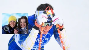 Charlotte Kalla załamana po słabym starcie w biegach narciarskich na igrzyskach Pekin 2022. Na małym zdjęciu z medalami razem z Justyną Kowalczyk