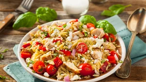 Ta sałatka jest smaczna i sycąca. Robię ją kilka razy w tygodniu, a rodzinie się nie nudzi 