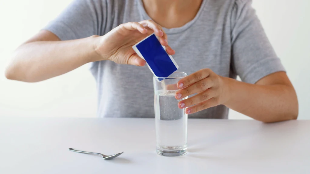 Nimesulid ma zwykle formę proszku do rozpuszczania w wodzie