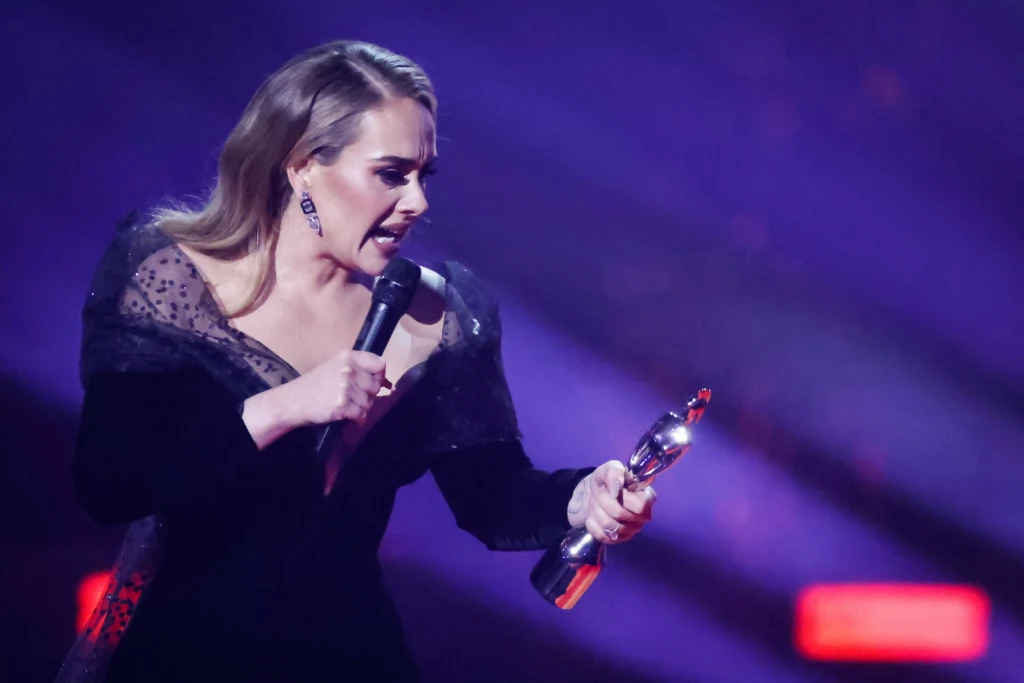 Na tegorocznym Brit Awards Adele zgarnęła aż 3 statuetki Na tegorocznym Brit Awards Adele zgarnęła aż 3 statuetki