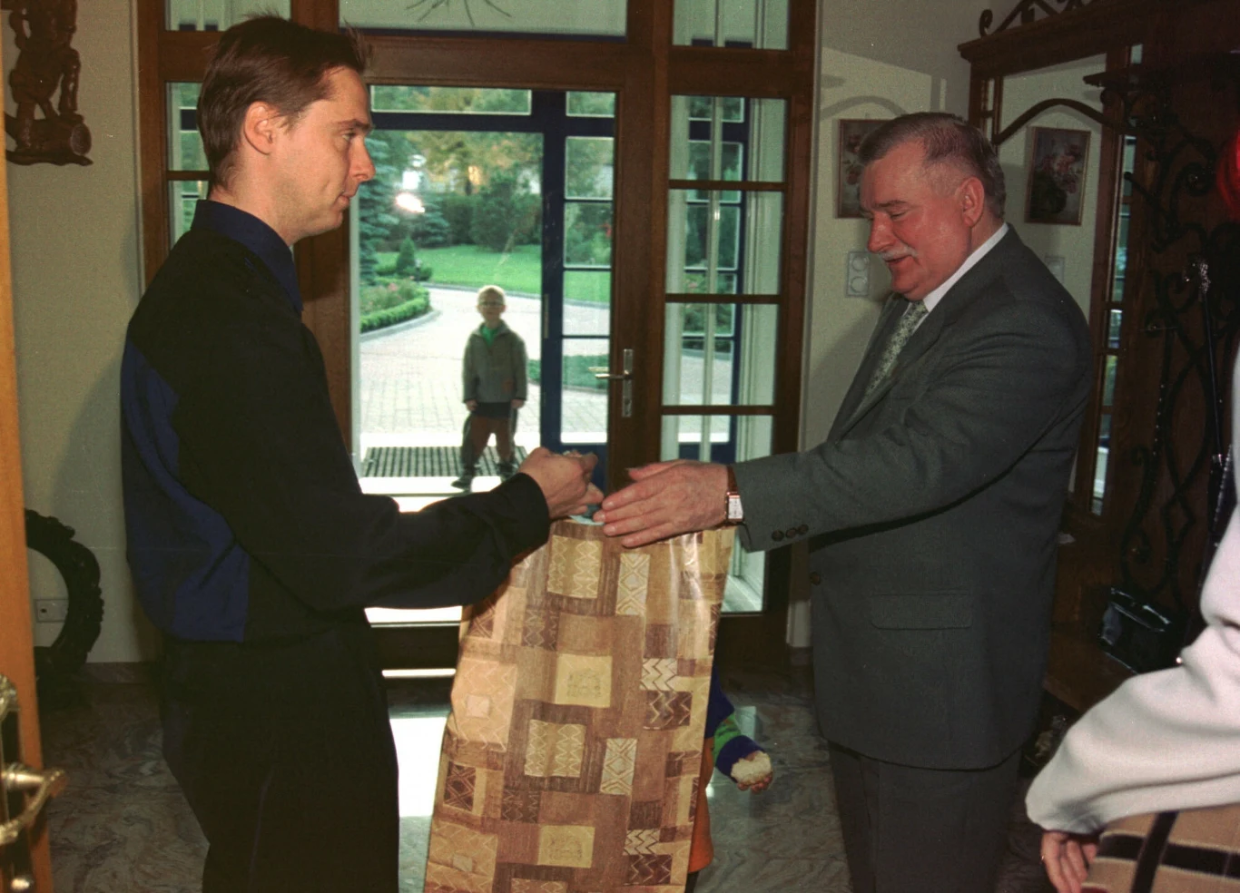 Lech Wałęsa na zdjęciu ze śp. synem Przemysławem Wałęsą Lech Wałęsa na zdjęciu ze śp. synem Przemysławem Wałęsą