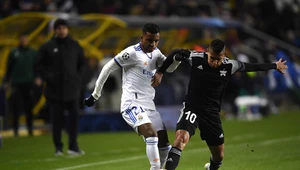 Frank Castaneda walczy o piłkę z Rodrygo z Realu Madryt w meczu Ligi Mistrzów