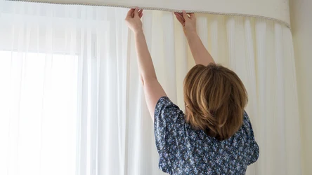 Jak prać firanki, żeby były idealnie białe?