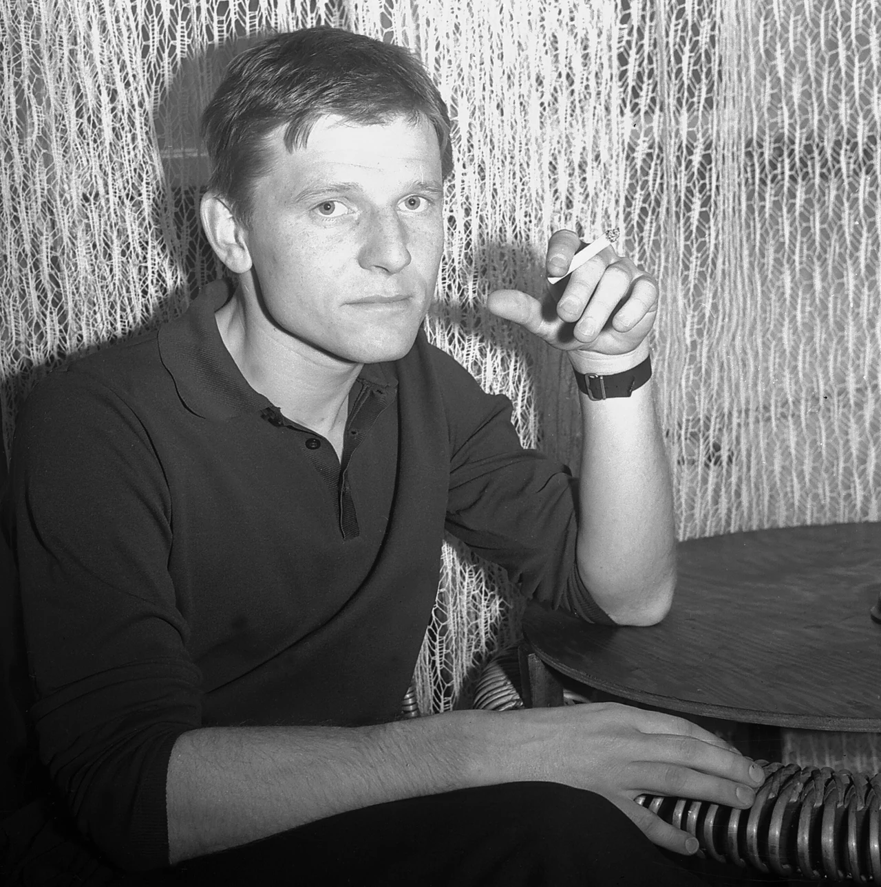 Piotr Szczepanik urodził się 14 lutego 1942 roku w Lublinie. Swoją przygodę ze sceną rozpoczął jako kabareciarz. Zadebiutował w 1963 roku na Festiwalu Piosenki Studenckiej w Krakowie (zajął czwarte miejsce), a wkrótce popularność zdobył nastrojowymi i refleksyjnymi utworami. Piotr Szczepanik urodził się 14 lutego 1942 roku w Lublinie. Swoją przygodę ze sceną rozpoczął jako kabareciarz. Zadebiutował w 1963 roku na Festiwalu Piosenki Studenckiej w Krakowie (zajął czwarte miejsce), a wkrótce popularność zdobył nastrojowymi i refleksyjnymi utworami.