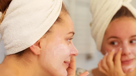 Jak poradzić sobie z rozszerzonymi porami?