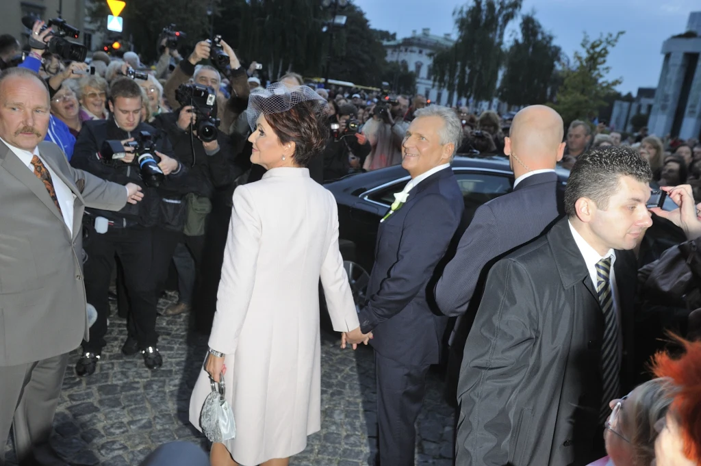 Aleksander Kwaśniewski z żoną Jolantą na ślubie córki, Aleksandry, 2012 rok Aleksander Kwaśniewski z żoną Jolantą na ślubie córki, Aleksandry, 2012 rok