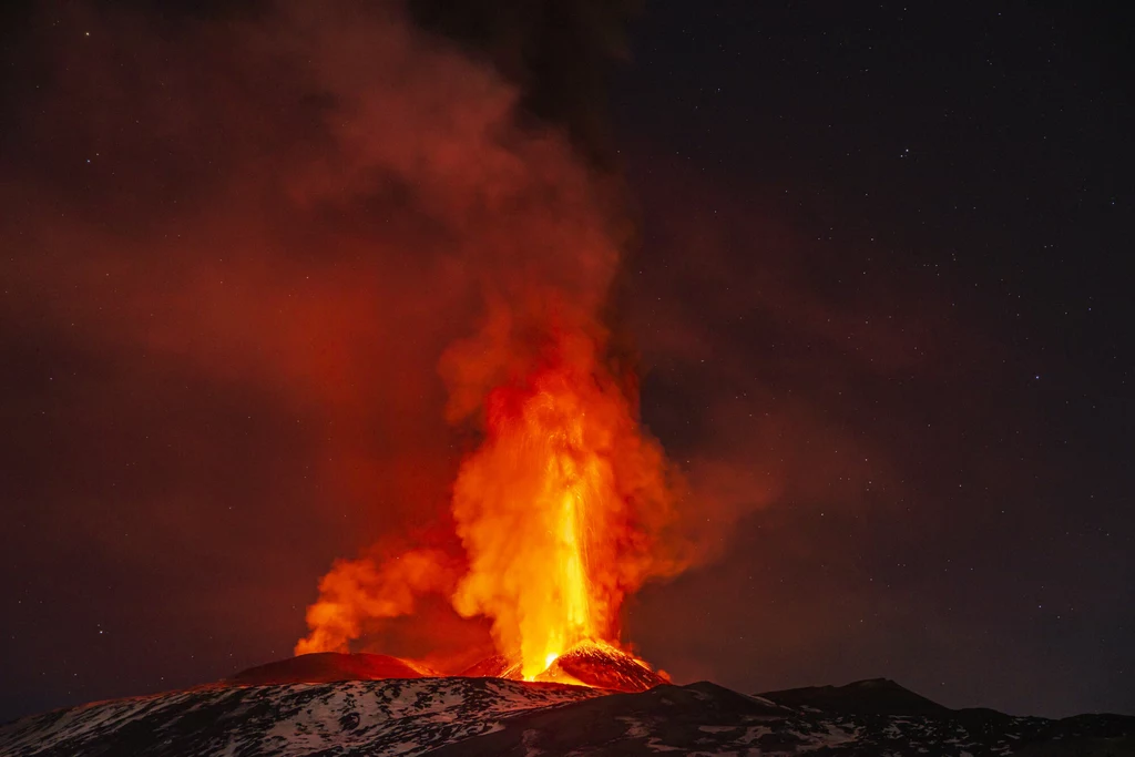 Etna znów wybuchła. Erupcja wulkanu na Sycylii Etna znów wybuchła. Erupcja wulkanu na Sycylii