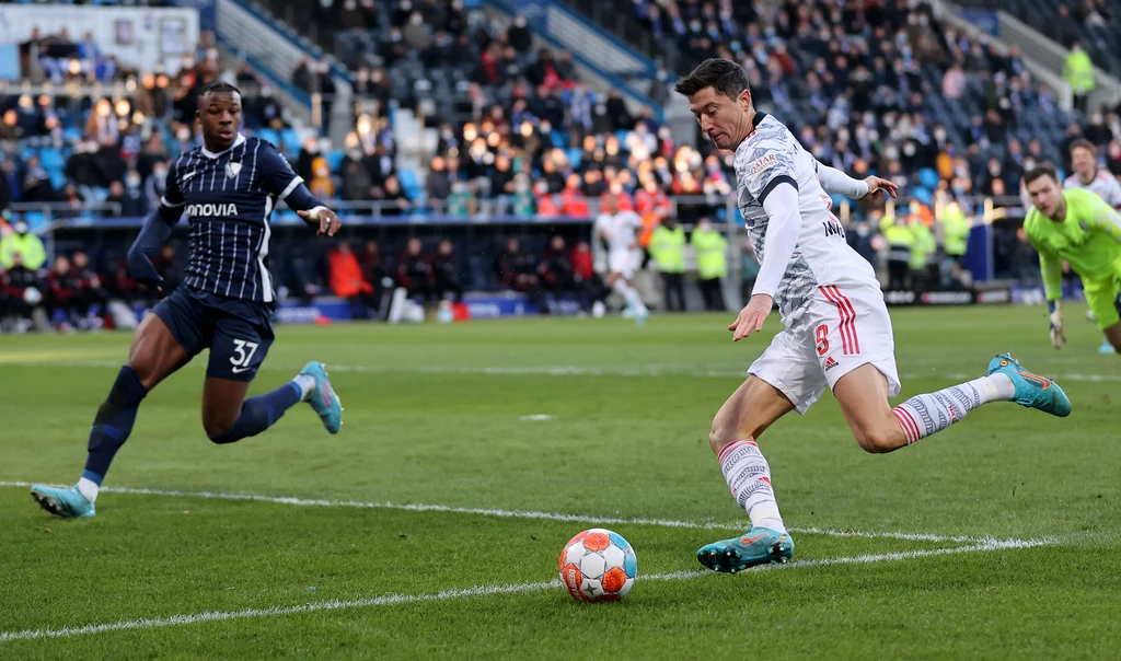 VfL Bochum - Bayern Monachium. Robert Lewandowski osiągnął w czasie meczu osobisty sukces, ale nie zdołał wraz z "Die Roten" wygrać VfL Bochum - Bayern Monachium. Robert Lewandowski osiągnął w czasie meczu osobisty sukces, ale nie zdołał wraz z "Die Roten" wygrać