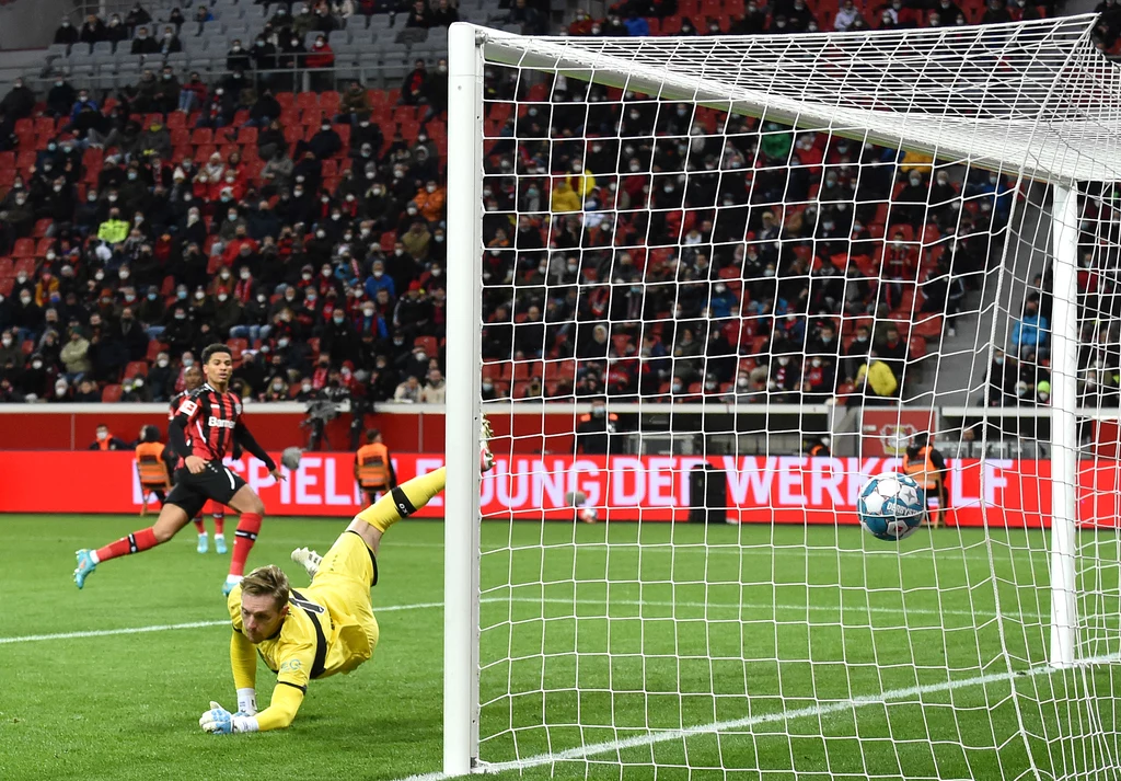 Bundesliga. Amine Adli zdobywa bramkę dla Bayeru Leverkusen w starciu z VfB Stuttgart Bundesliga. Amine Adli zdobywa bramkę dla Bayeru Leverkusen w starciu z VfB Stuttgart