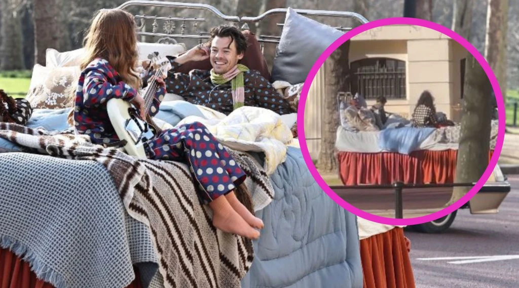 Harry Styles wylegiwał się na wielkim łożu tuż przed Pałacem Buckingham