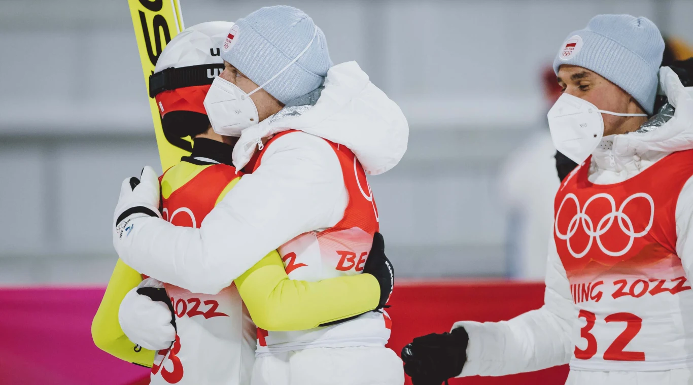 Pekin 2022. Kamil Stoch, Dawid Kubacki i Piotr Żyła po konkursie na dużej skoczni na igrzyskach Pekin 2022. Kamil Stoch, Dawid Kubacki i Piotr Żyła po konkursie na dużej skoczni na igrzyskach