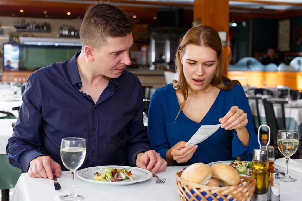 Wysoki rachunek za kolację opróżnił konto Moniki