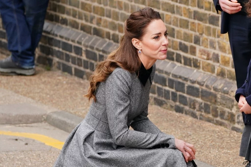 Księżna Kate kocha dzieci i uwielbia z nimi rozmawiać podczas oficjalnych spotkań 