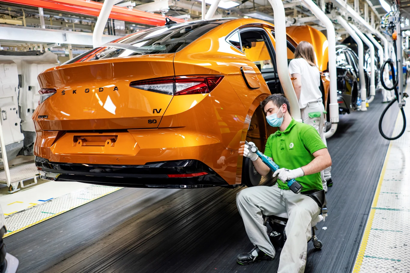 W fabryce w Mlada Boleslav ruszyła produkcja elektrycznej Skody ENYAQ Coupe iV. Dziennie powstawać ma ponad 120 sztuk tego modelu W fabryce w Mlada Boleslav ruszyła produkcja elektrycznej Skody ENYAQ Coupe iV. Dziennie powstawać ma ponad 120 sztuk tego modelu