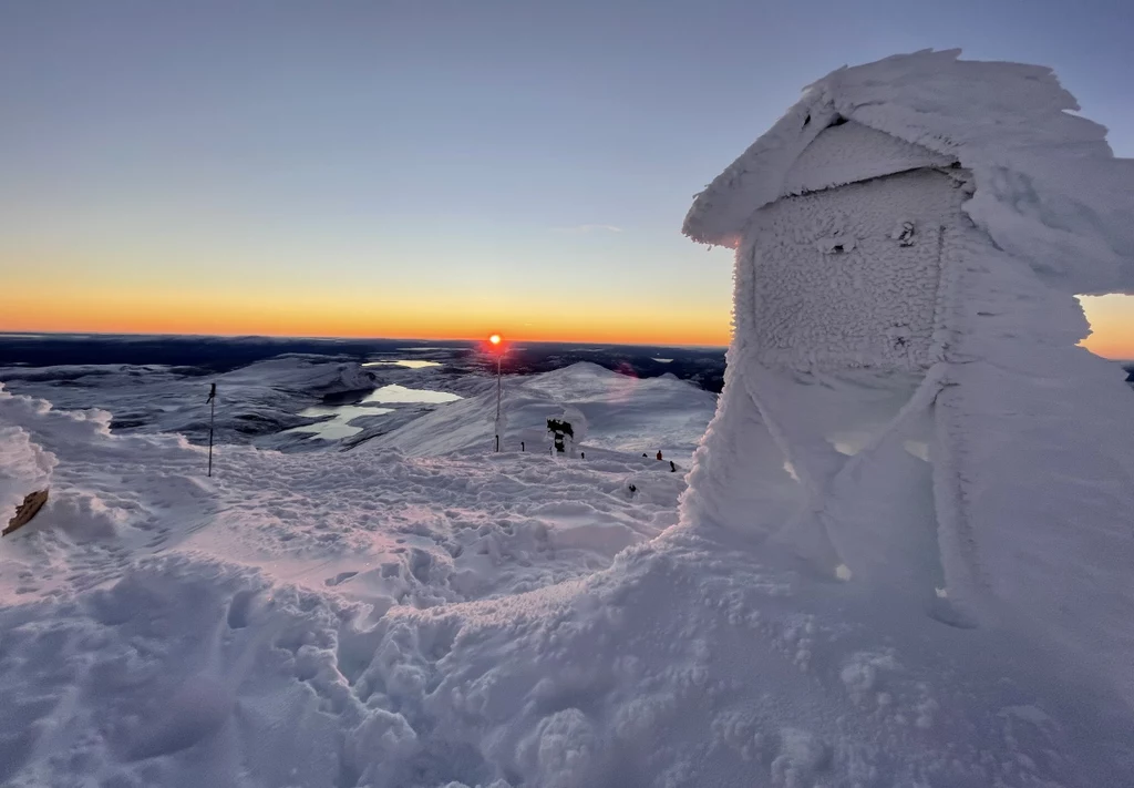 Magiczny wschód słońca na Gaustatoppen