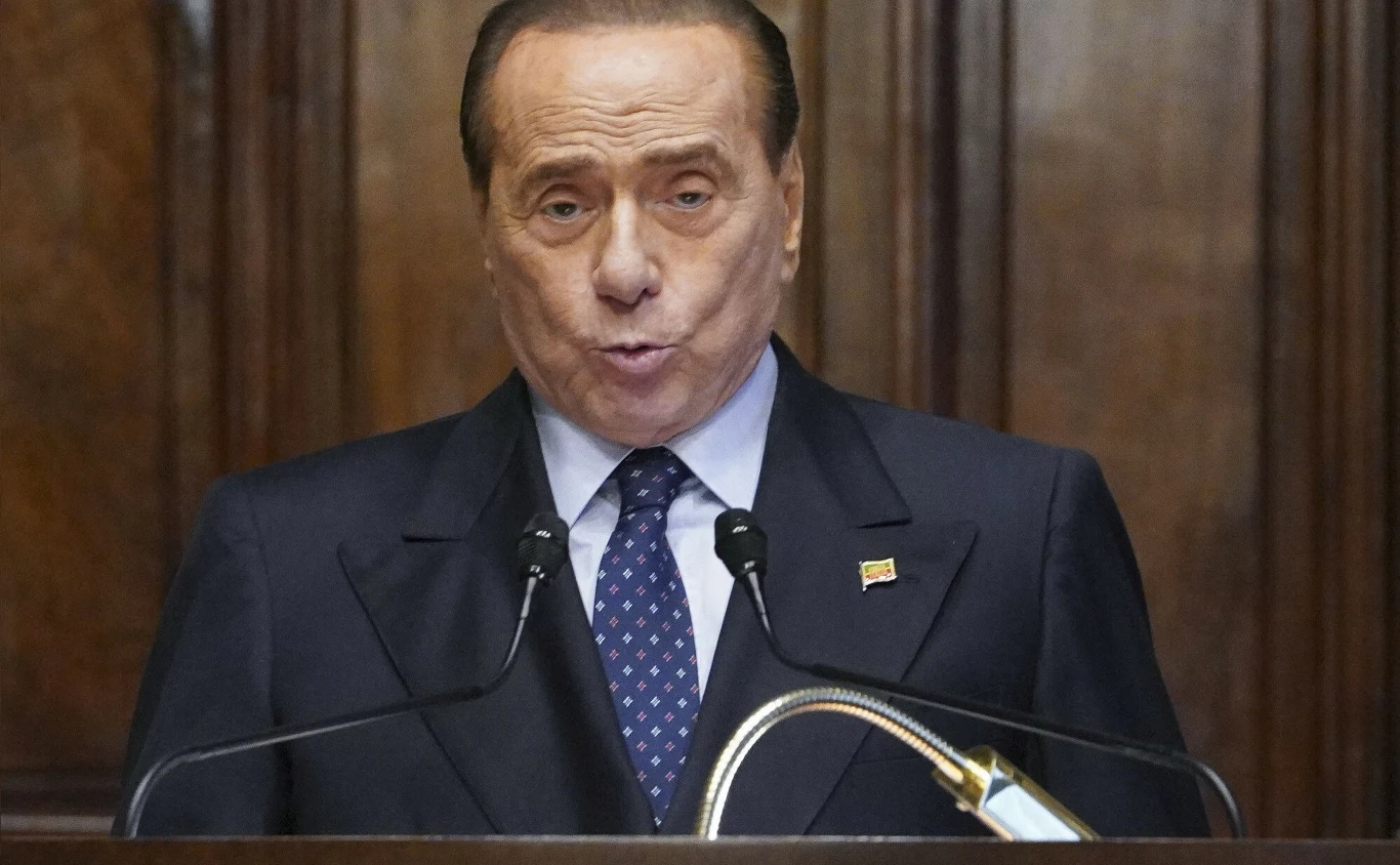 Silvio Berlusconi miał udane walentynki Silvio Berlusconi miał udane walentynki