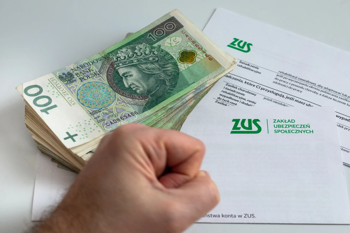 Limity zarobkowe dla emerytów i rencistów. Przekroczysz, a emerytura zostanie ograniczona lub nawet wstrzymana. Limity zarobkowe dla emerytów i rencistów. Przekroczysz, a emerytura zostanie ograniczona lub nawet wstrzymana.