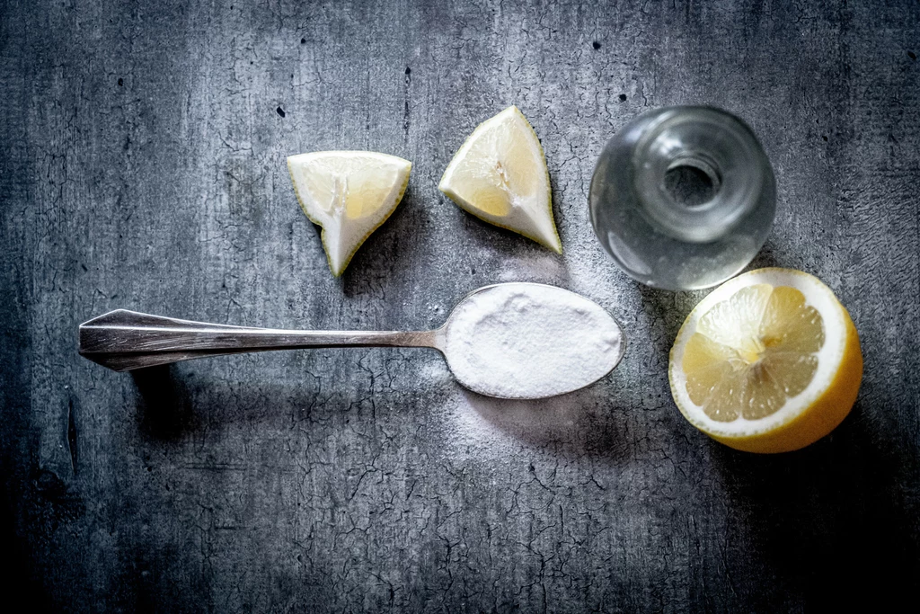 Soda oczyszczona sprawdzi się nie tylko w kuchni, ale również jako sprawdzone domowe lekarstwo