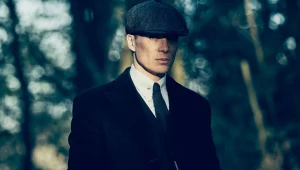 Cillian Murphy jako Tommy Shelby na plakacie zapowiadającym szósty sezon "Peaky Blinders" 