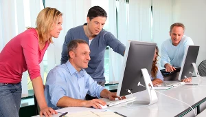 Według nowych przepisów pracownicy, którzy o to wystąpią i uzyskają zgodę związków zawodowych, będą mogli pracować do 10 godzin dziennie zamiast maksymalnie 8 obowiązujących obecnie